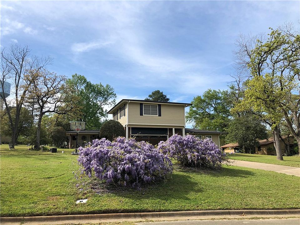 1st image of 70 Post Oak Pl