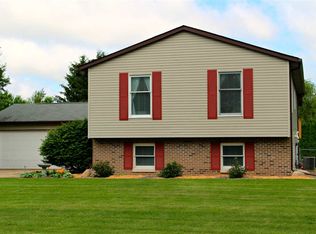 2754 Hearthstone Dr, Valparaiso, IN 46383