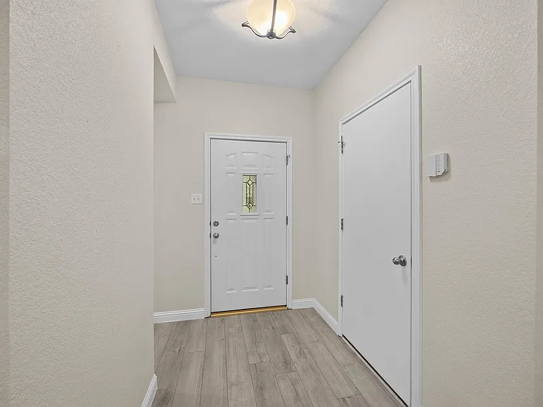 1617 Abbey Ln — Photo 21