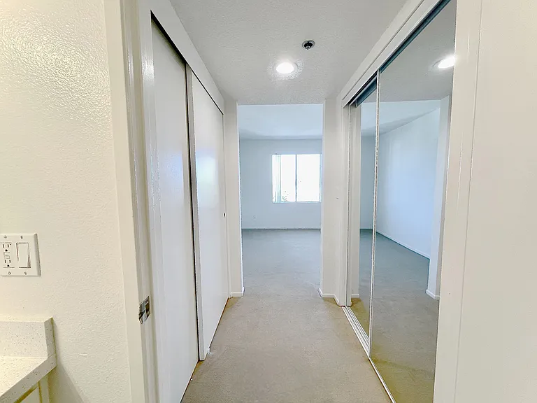 Midvale Towers — Photo 259