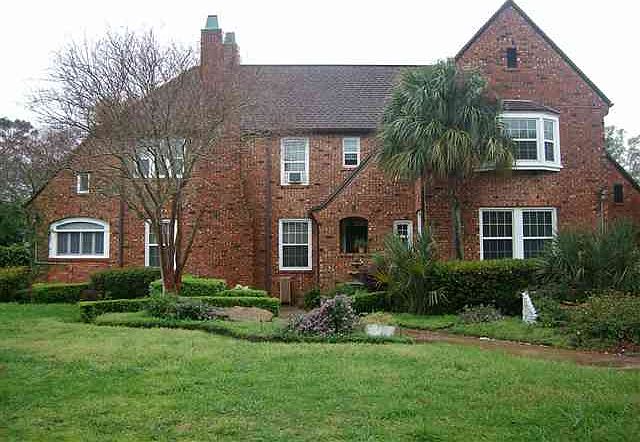 1st image of 221 Dryden Pl