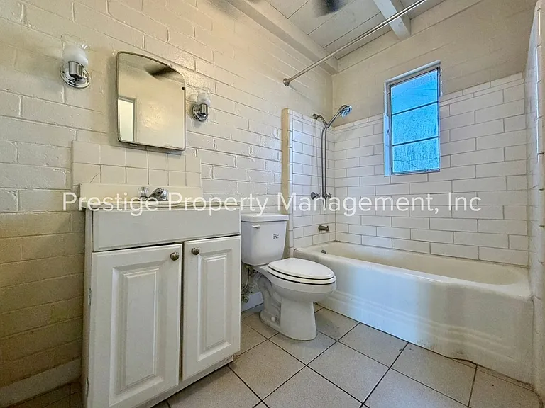 2201 E Grant Rd #19 — Photo 27