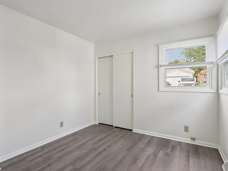 1933 S 72nd St #1933 — Photo 17