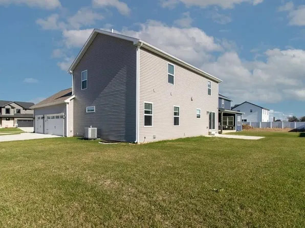 6101 Wrigley Dr, Bloomington, IL 61705