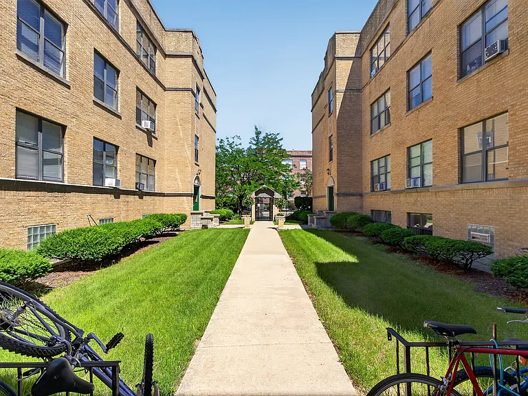 4924 N Kedzie Ave #1E-103 — Photo 5