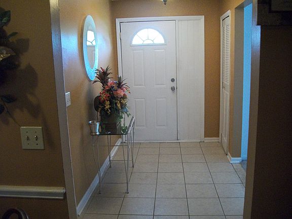 4th image of 111 Mound St #Single