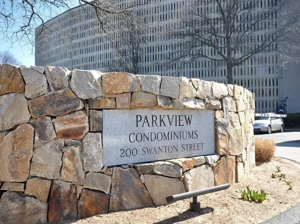 200 Swanton St APT 318, Winchester, MA 01890