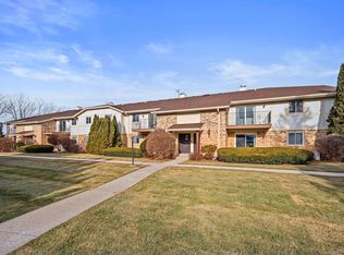 3545 E Oakshire Dr APT 2E, Oak Creek, WI 53154