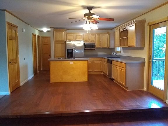 3rd image of 25 Dana Cir