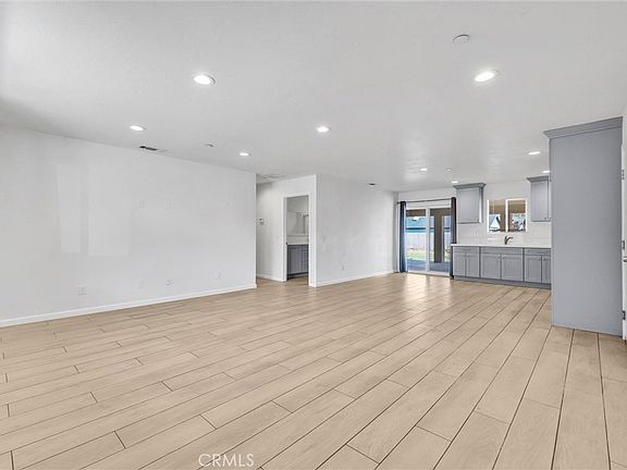 4th image of 9321 Sage Ave