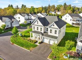 19 Enclave Cir #19, Newtown, CT 06470