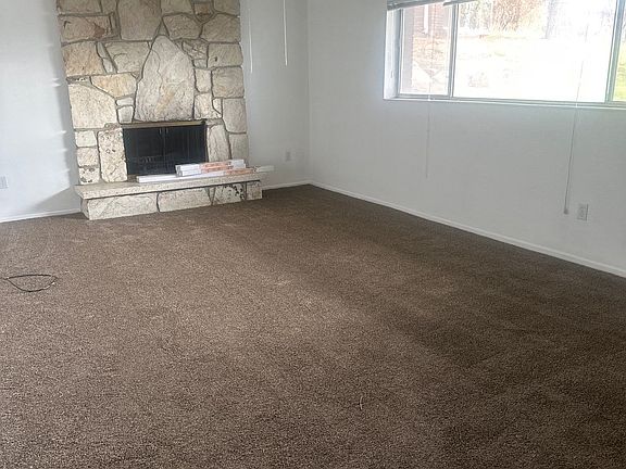 5th image of 2515 E Newport Cir