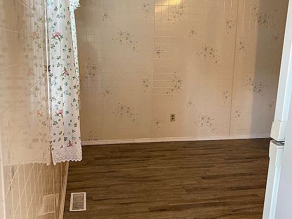 5th image of 561 Polk St