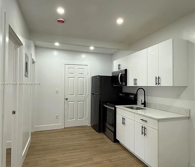 211 SW 10th Ave #5 — Photo 1