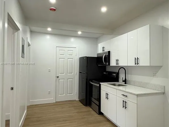 211 SW 10th Ave, Miami, FL