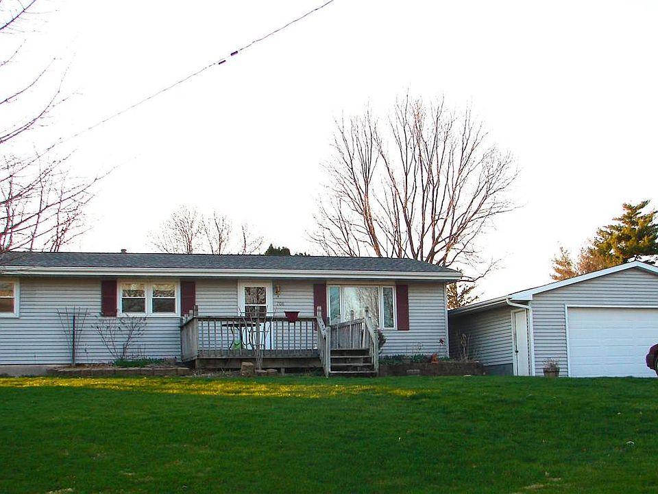 1st image of 708 Pine Dr