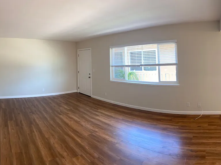 Large & bright living room