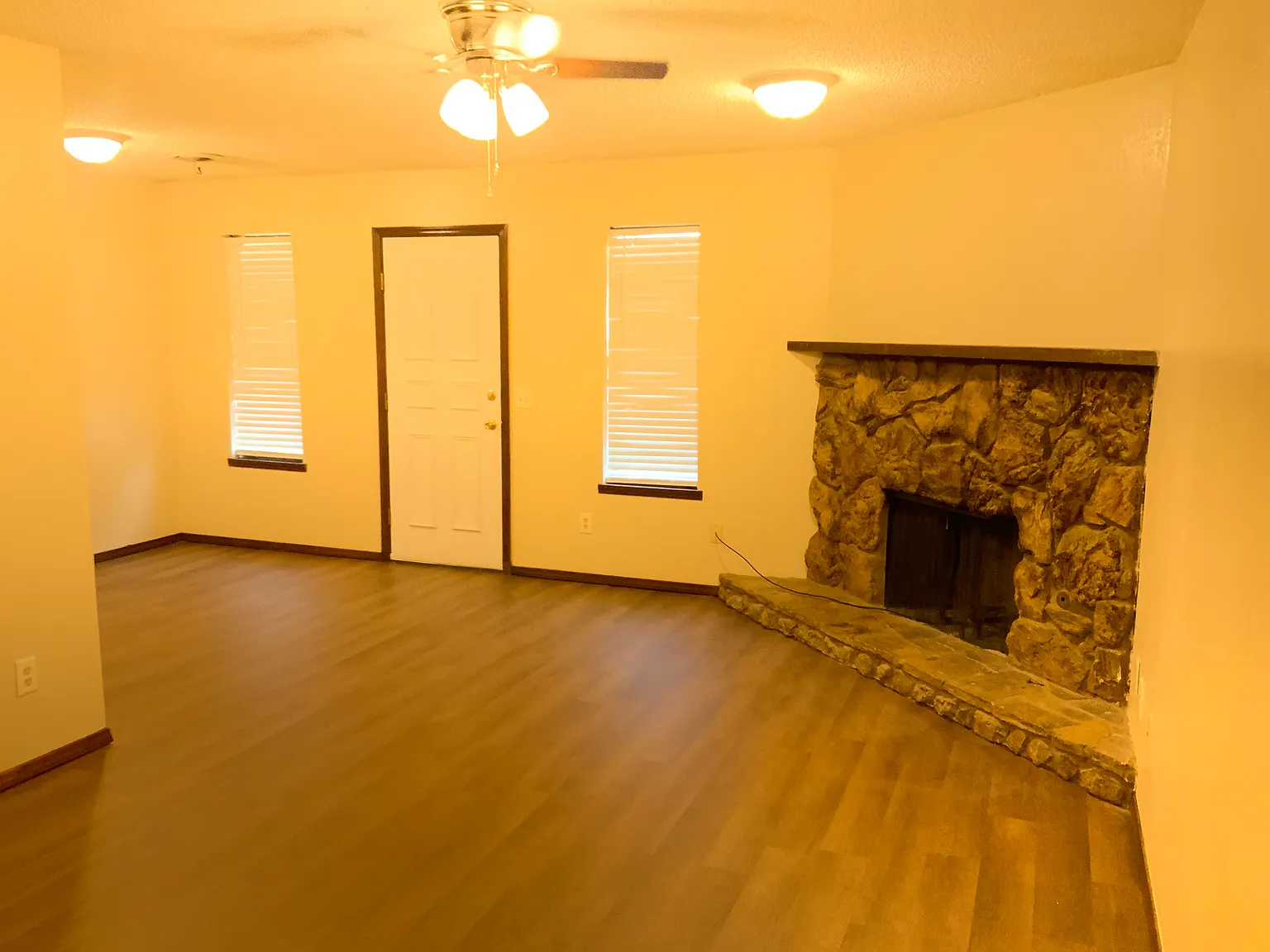 2 bed, 968 sqft, $1,100 — Photo 3