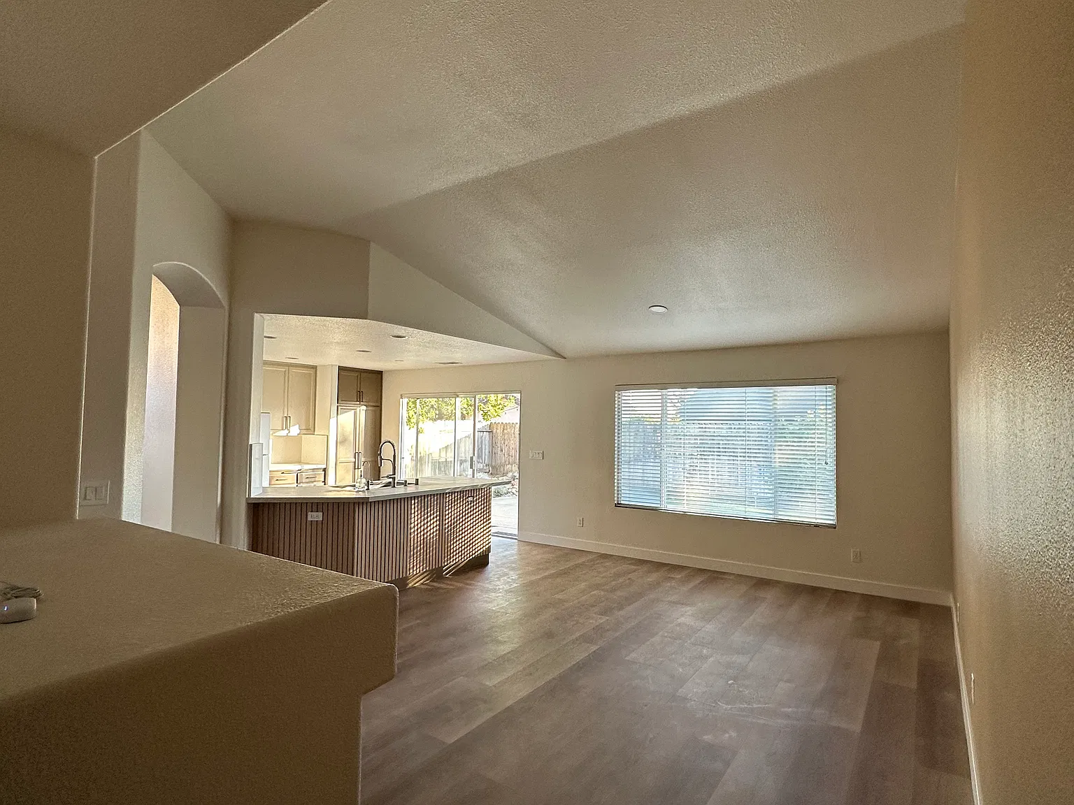 3 bed, 1713 sqft, $4,500 — Photo 3