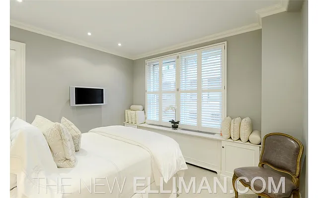 Sold by Douglas Elliman | media 19