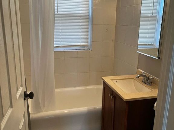 5th image of 7549 S Kenwood Ave #13363