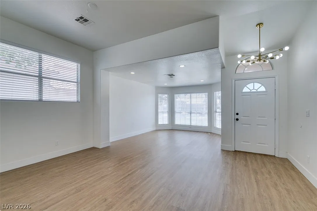3 bed, 2.0 bath, 1811 sqft, $3,250 — Photo 4