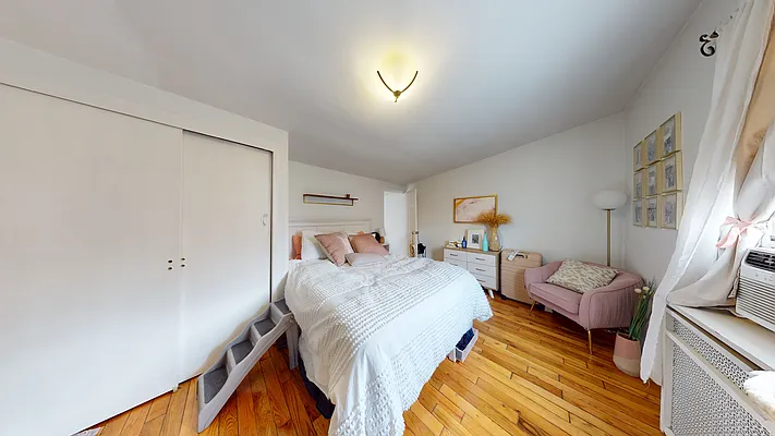 Rented by Bond New York | media 35