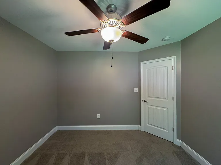 7550 Hillside Ave — Photo 28