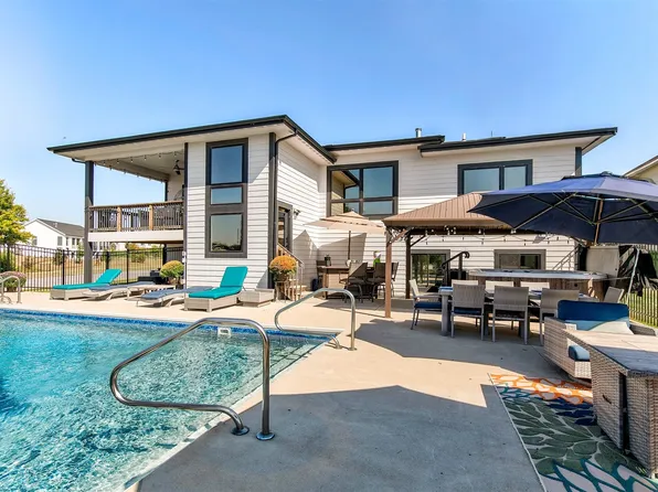 1405 S Arrowleaf Ln, West Des Moines, IA 50266