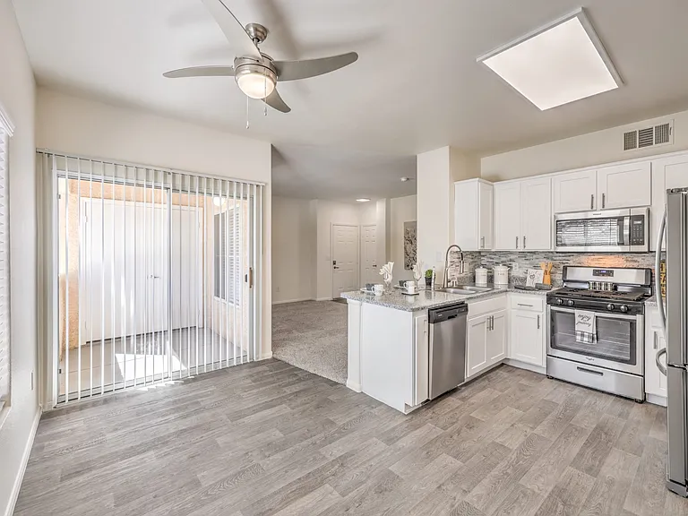 La Villa Estates Apartments — Photo 1