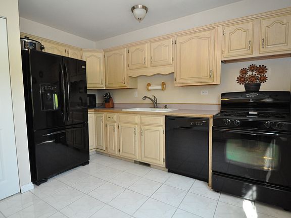 4th image of 29W437 Butternut Ln #437