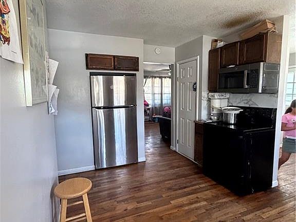 4th image of 340 N Topping Ave