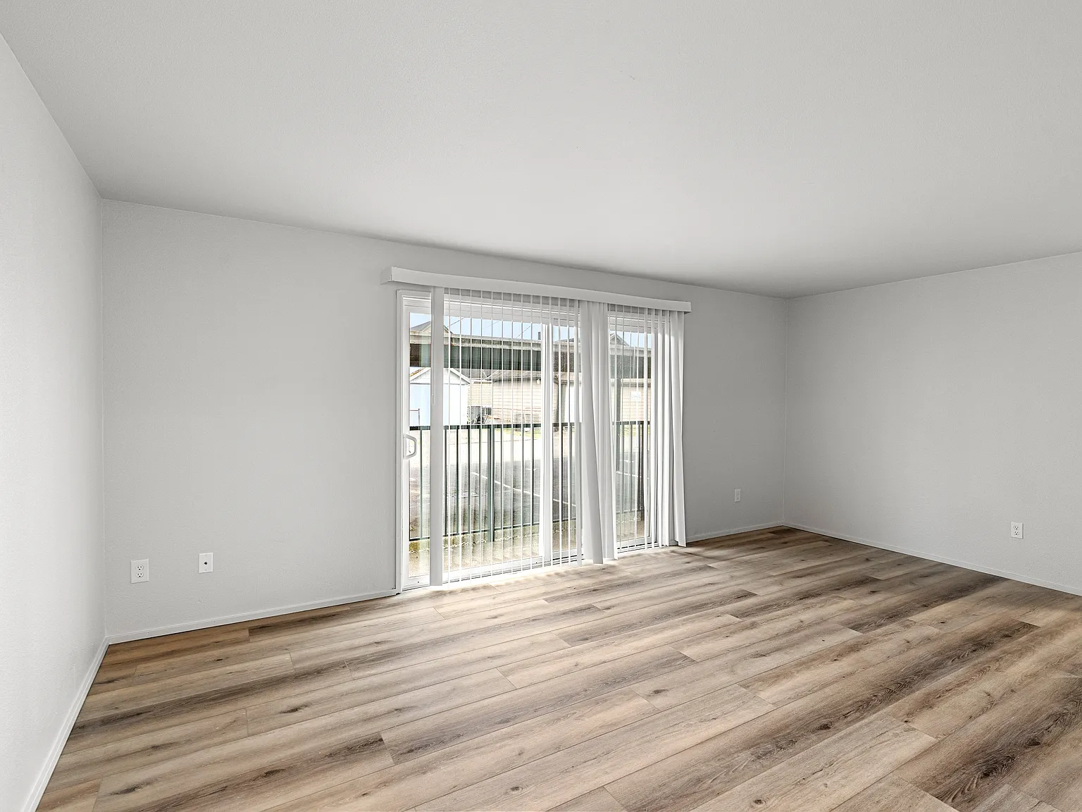 2 bed, 725 sqft, $1,425 — Photo 3
