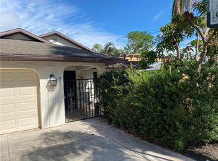 813 93rd Ave N, Naples, FL 34108