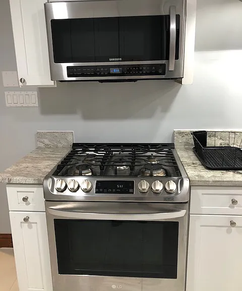 LG natural gas range, microwave that vents to outside