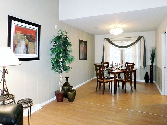 2nd image of 361 Dumbarton Blvd