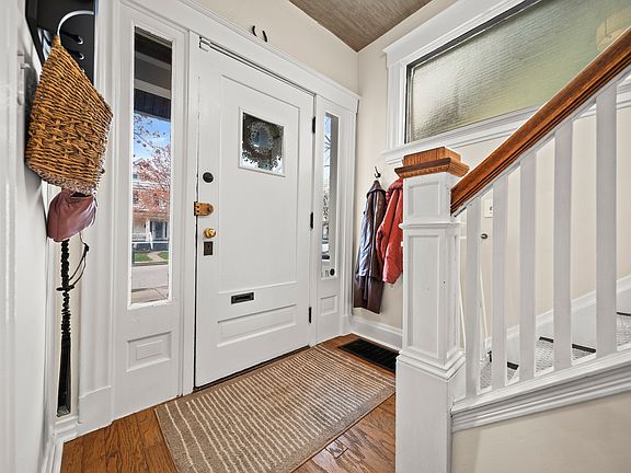 3rd image of 2844 Minot Ave