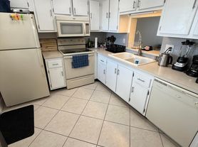900 NE 12th Ave, Hallandale, FL