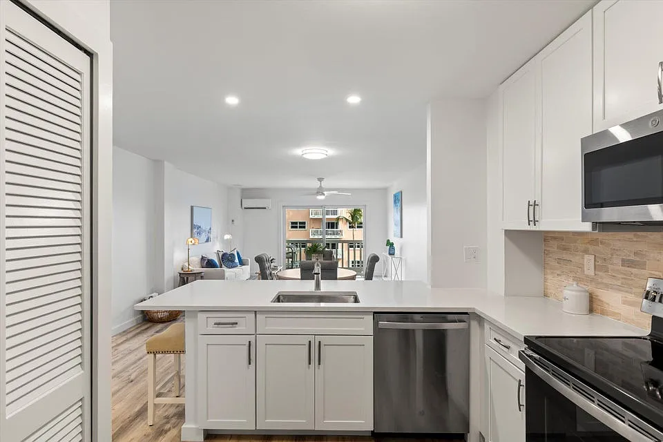 2 bed, 980 sqft, $4,200 — Photo 4