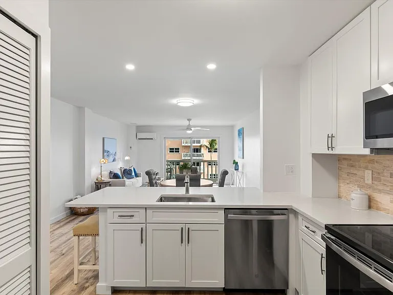 2601 S Roosevelt Blvd #406A — Photo 4