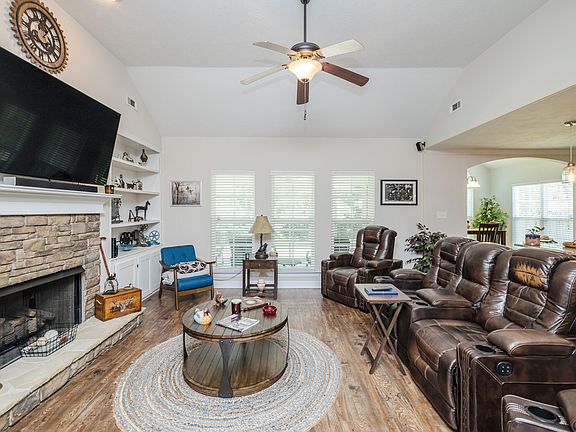 2nd image of 731 Oakwood Court