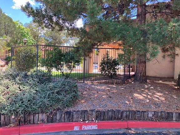 2nd image of 10253 Las Casitas Ct NE