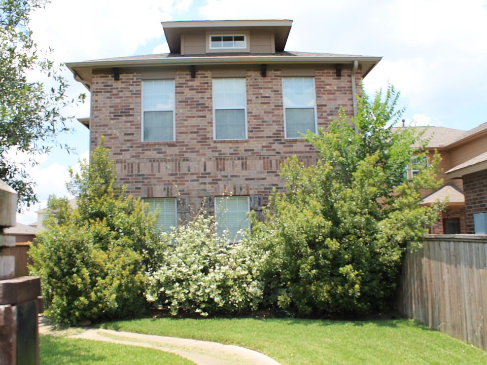 Beautiful 2 story home 
