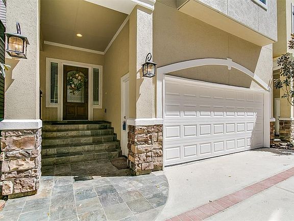 2nd image of 1213 W 15th 1/2 St Unit B