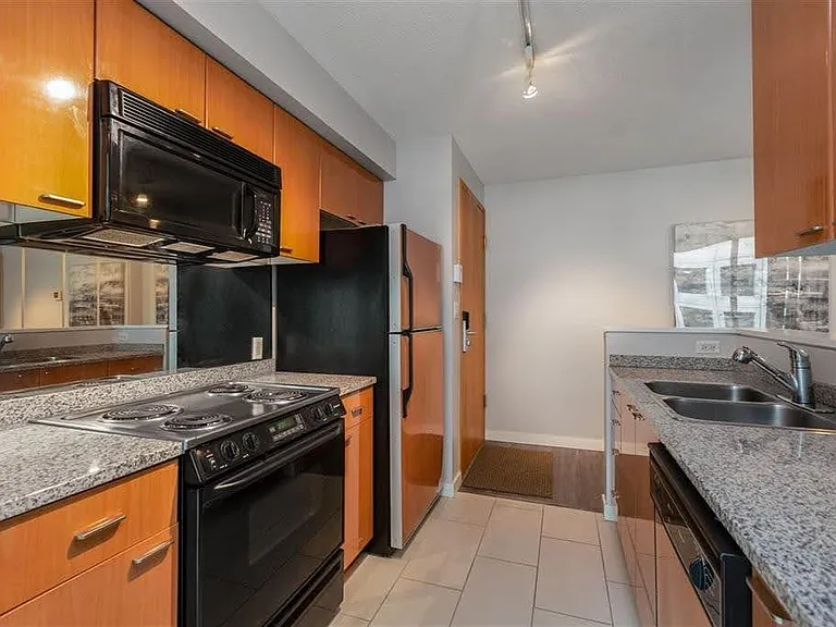 1200 Georgia St W #1405 — Photo 8