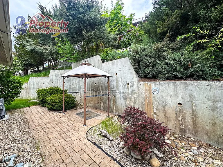 2624 N Hillway Dr — Photo 35