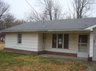 413 N Monroe St, Kinmundy, IL 62854