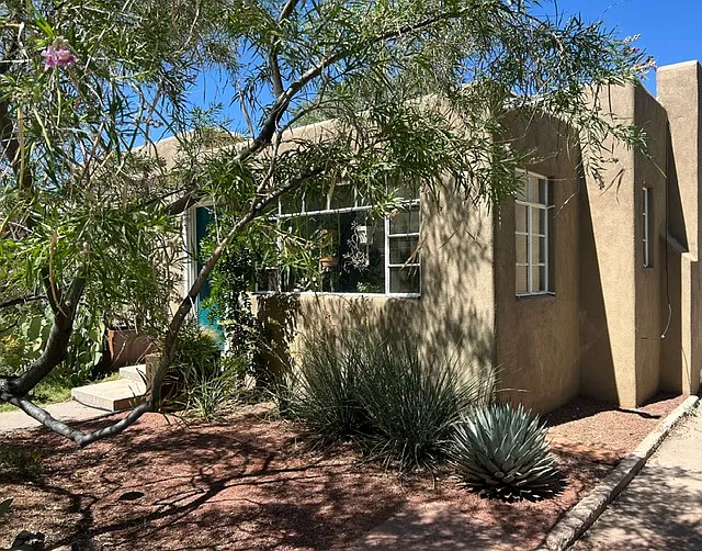 437 Hermosa Dr NE — Photo 2