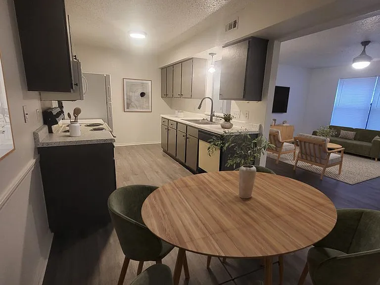 Crown Ridge Apartments — Photo 23