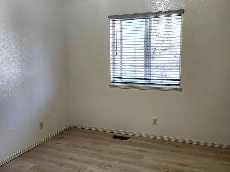 15170 N Stevens St #B — Photo 13